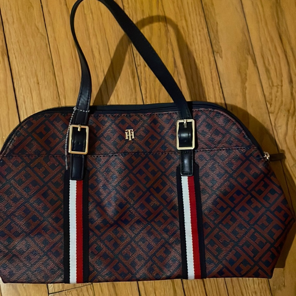 Tommy Hilfiger purse like new